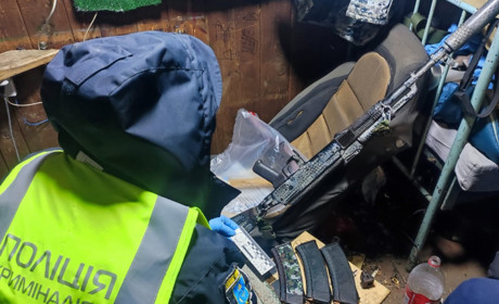 На Сумщині провели 17 обшуків у зберігачів зброї: кого і що викрили