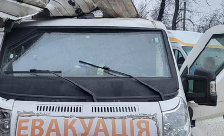 У Покровську під обстріл потрапили волонтери: поранено трьох людей, пошкоджено евакуаційне авто