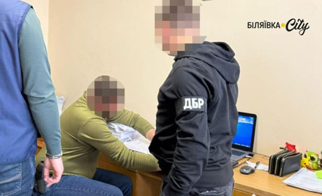 Бухгалтер в/ч на Одещині перераховував виплати зниклих безвісти бійців на інші рахунки
