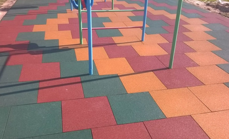 Гумове покриття для дитячого майданчика: безпека понад усе