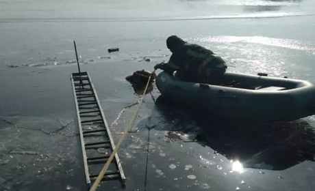 На Фастівщині рятувальники дістали з водойми тіло чоловіка