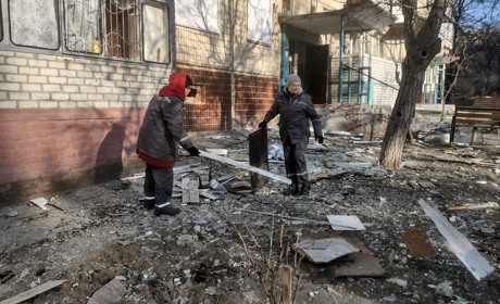 Комунальники Нікополя ліквідовують наслідки обстрілів та дбають про благоустрій міста