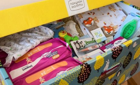 Теплі речі, багаторазові пелюшки та книга з порадами від UNICEF: що змінилось у «Пакунку малюка»