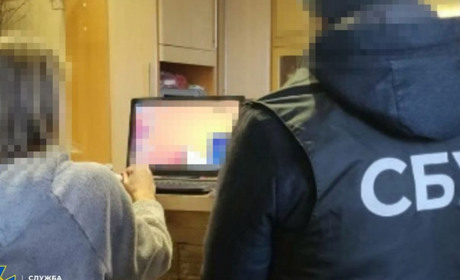 СБУ затримала колишню викладачку з Херсона: допомогла окупантам вивезти українських дітей до Криму