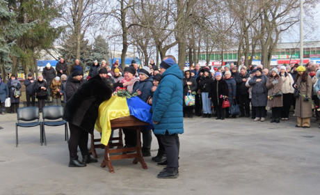 Церемонія прощання з полеглою захисницею України Яною Сілікіною