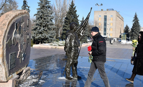 У Нікополі вшанували пам'ять героїв Дебальцевського плацдарму