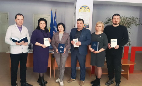 До дня народження Лесі Українки бібліотеці університету Глухова передали колекцію творів поетеси