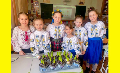 Проєкт «Квіти нескорених. Жива памʼять»: ініціатива від «Супер-героїв» у Кагарлицькому ліцеї №2