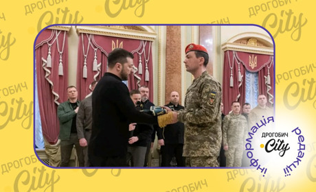 “За нею стоять реальні люди”: Президент вручив відзнаку “За мужність і відвагу” бригаді “Чорний ліс"