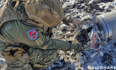 Поліцейські вибухотехніки знешкодили бойову частину російської ракети на Сумщині