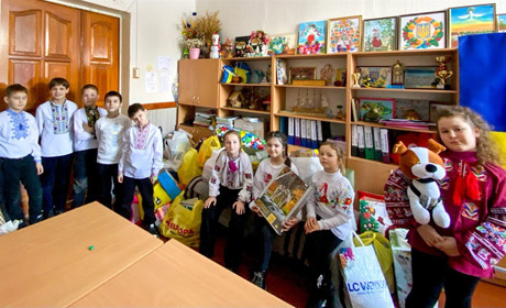 «Подарували частинку тепла та любові»: благодійна ініціатива рою «Соколята» Кагарлицького ліцею №1