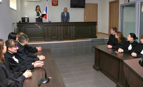 В окупований Бердянськ завезли чергових «судей» з рф