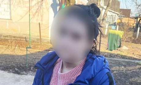 У Старокостянтинові за торгівлю наркотиками поліцейські затримали 18-річну дівчину