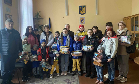 Діти Есманьської громади отримали подарунки від волонтерів
