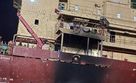 Російський ракетний удар по Одеському порту: загинули чотири моряки