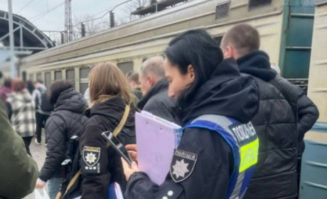 У Києві підліток виліз на електричку: його госпіталізували з важкими опіками