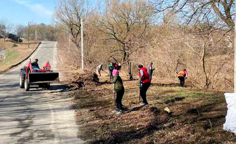 Екологічна ініціатива в дії: небайдужі кагарличани з Прорізної навели лад вздовж дороги до Котловану