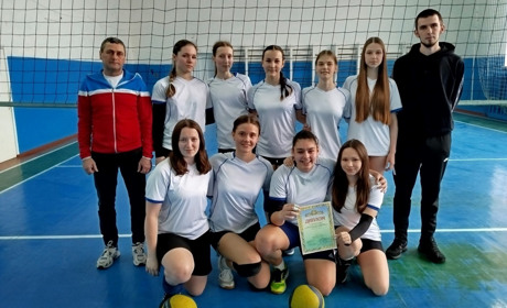 У Гадячі відбулися змагання дівчат із волейболу