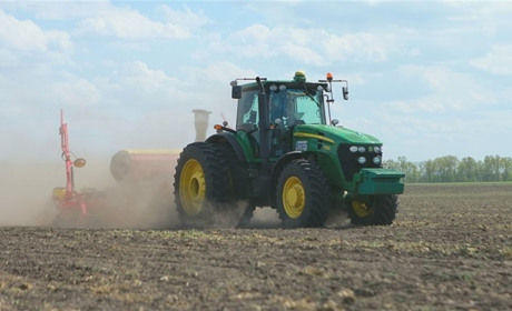 На Полтавщині стартувала весняна посівна: аграрії вже працюють у полях