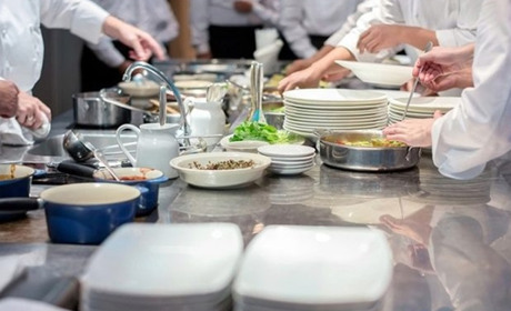 У Старокостянтинові шукають працівників: потрібні бухгалтер, юрист, кухар, продавець