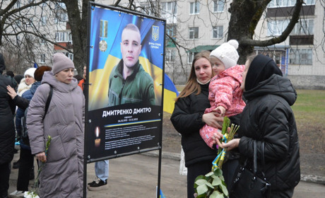 Чи можна їздити автомобілям у місці, де розташована Алея Героїв у Корюківці
