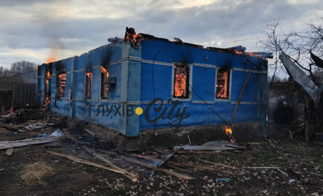 У селі Есманьської громади горить будинок через атаку ФПВ
