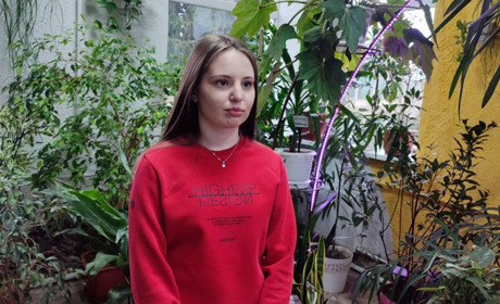14-річна школярка з Шостки перетворила хобі на бізнес, продаючи кімнатні рослини по всій Україні