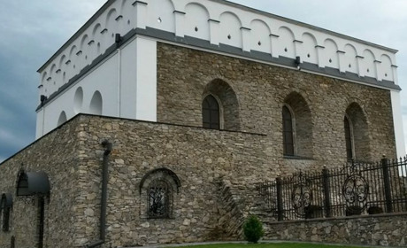 10 років тому. Реставрована синагога у Сатанові почала приймати туристів