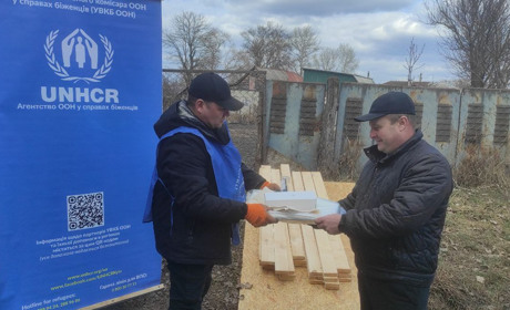 «Тут не працюють магазини й аптеки»: на Глухівщині благодійники допомогли жителям прифронтових сіл