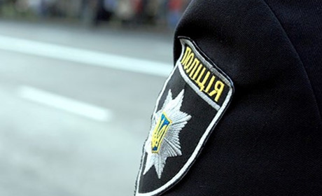 У Переяславі нетверезий чоловік біля супермаркету чіплявся до жінки: хроніка поліції