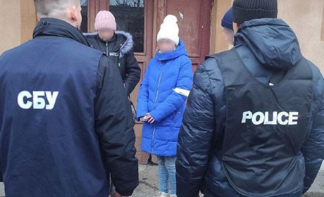 Виконувала завдання від рф: у Шепетівці жінка намагалася підпалити міську раду