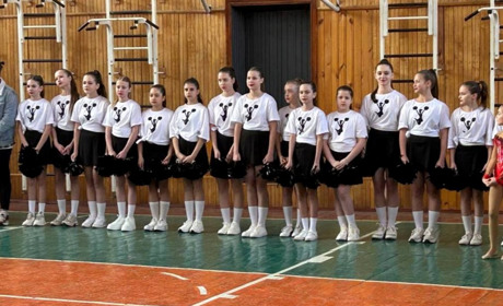 Команда черлідерок Ніжинської гімназії №10 на першому місці