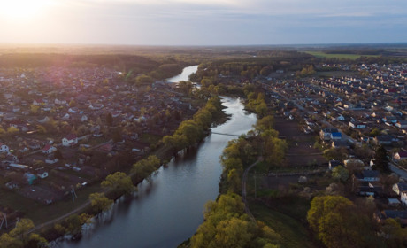 Вихідні у Звягелі 29–30 березня: сонце гріє, дощі відступають, але вітер нагадує про себе