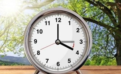 Перехід на літній час в Україні 2025: коли переводимо годинники?