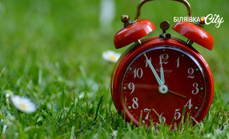 Перехід на літній час не скасували: 30 березня переводимо годинники. Будемо спати на годину менше