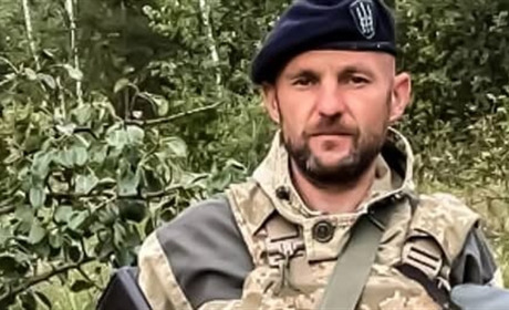 «Якщо не я, то хто?»: у Нетішині попрощалися з воїном Артемом Франковським у його день народження