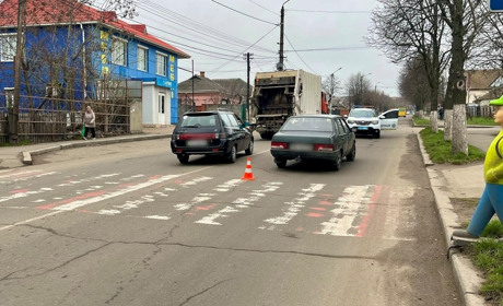 У Первомайську нетверезий водій на переході збив матір із дитиною