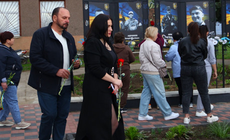 У Іванівці реконструювали Меморіал пам’яті загиблих солдатів: відбулося урочисте відкриття