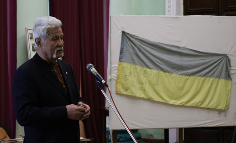 Як у Дрогобичі зняли радянський прапор і підняли український синьо-жовтий стяг у 1990 році