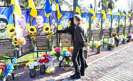 Став у стрій із полеглими побратимами: на Алеї Слави у Кагарлику вшанували ще одного Героя