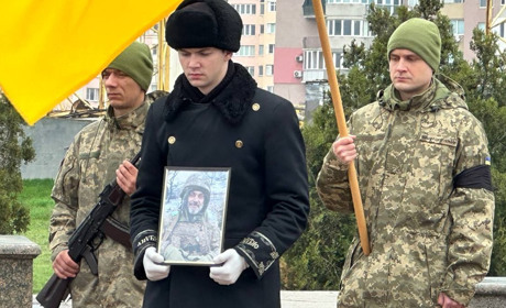 У Південному провели в останню путь загиблого воїна Дмитра Яремчука (ФОТО)