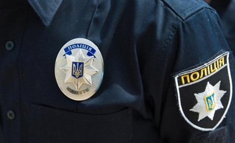 На Переяславщині водій авто в'їхав у паркан, втік з місця події, але повернувся за номерним знаком