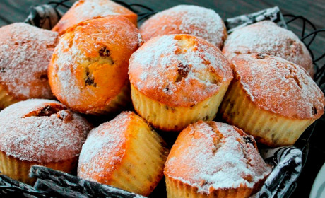 Медові пісні кекси із чорносливом та горіхами