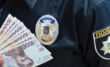 У Глухові на лаві підсудних опинився уродженець рф за пропозицію хабаря правоохоронцю