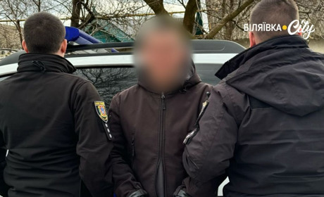 Житель Біляївки намагався переправити за кордон двох чоловіків: затримали "на гарячому"