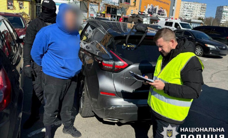 Переправляв військовозобов’язаних через кордон: правоохоронці затримали чоловіка