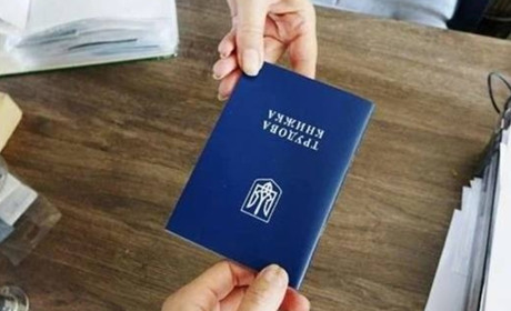 Бердянська влада остаточно припиняє трудові відносини з працівниками на ТОТ та за кордоном