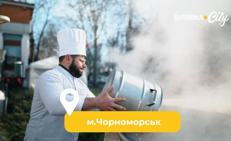 У Чорноморську встановили рекорд: зварили 2 тонни зеленого борщу зі страусиними яйцями