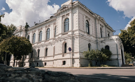 Росіяни пошкодили Сумський художній музей, який заснував митець із Гадяччини Никанор Онацький