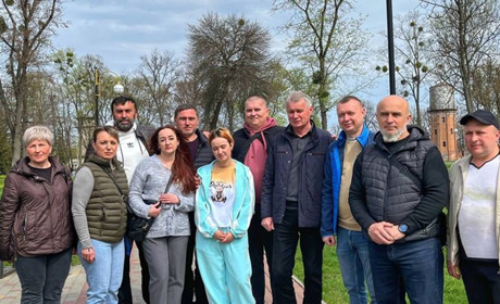 Алея магнолій у Гадячі доповнилася сакурами, але розкрила проблему вшанування пам’яті загиблих